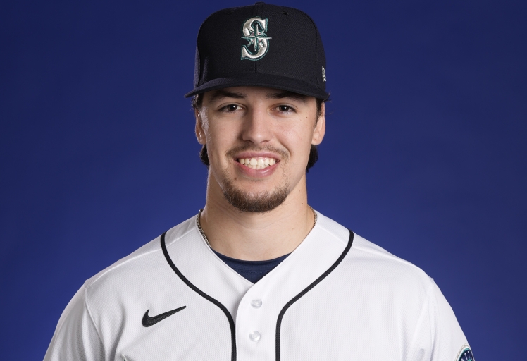 Mariners trade Connor Phillips to complete Winker-Suarez deal